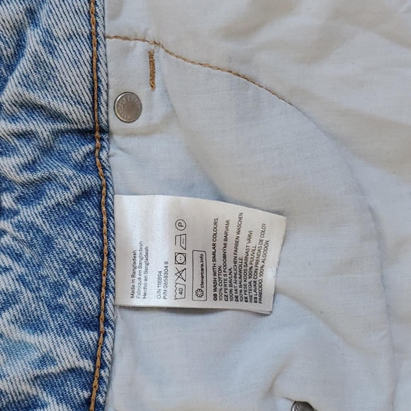 H&M Blue Denim Jeans Skirt Buttons sz 8 - Picture 8 of 9